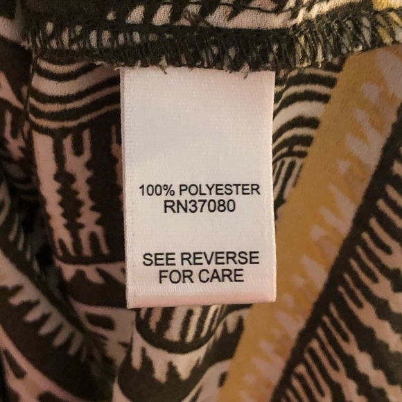 Cato size 26/28W top polyester keyhole cutout plus size - Picture 9 of 11